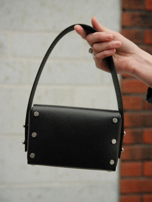 NAHAST KÄEKOTT "JOLANDA" MUST