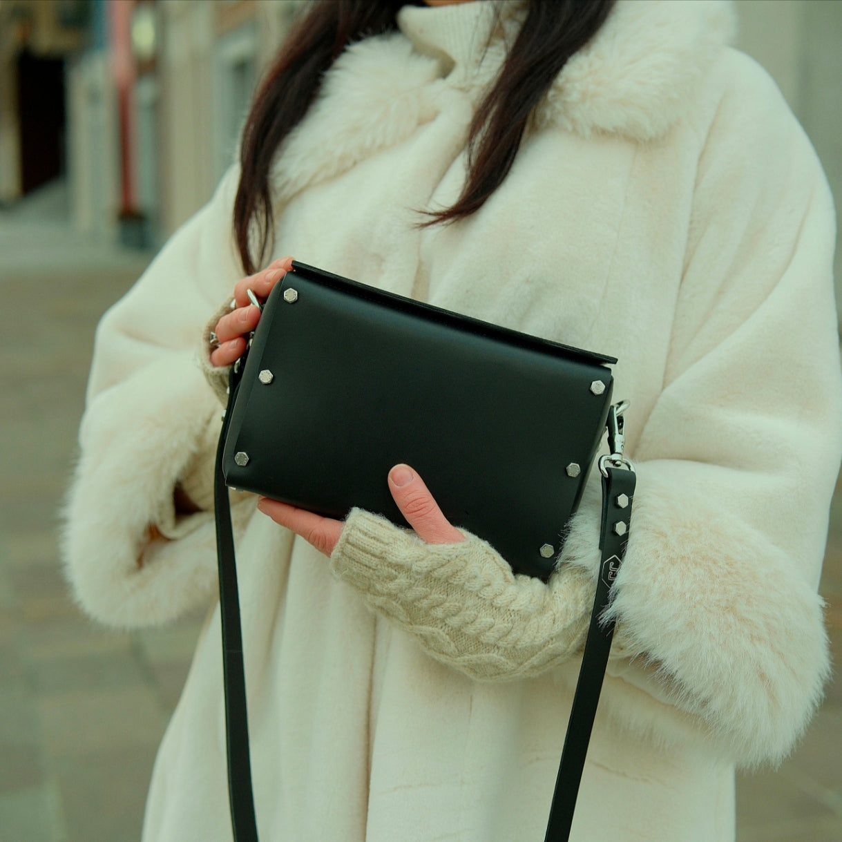 LEATHER HANDBAG "JULIA" BLACK