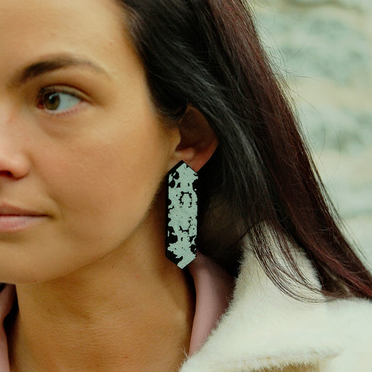 LEATHER EARRINGS JOHANNA - BLACK AND SILVER